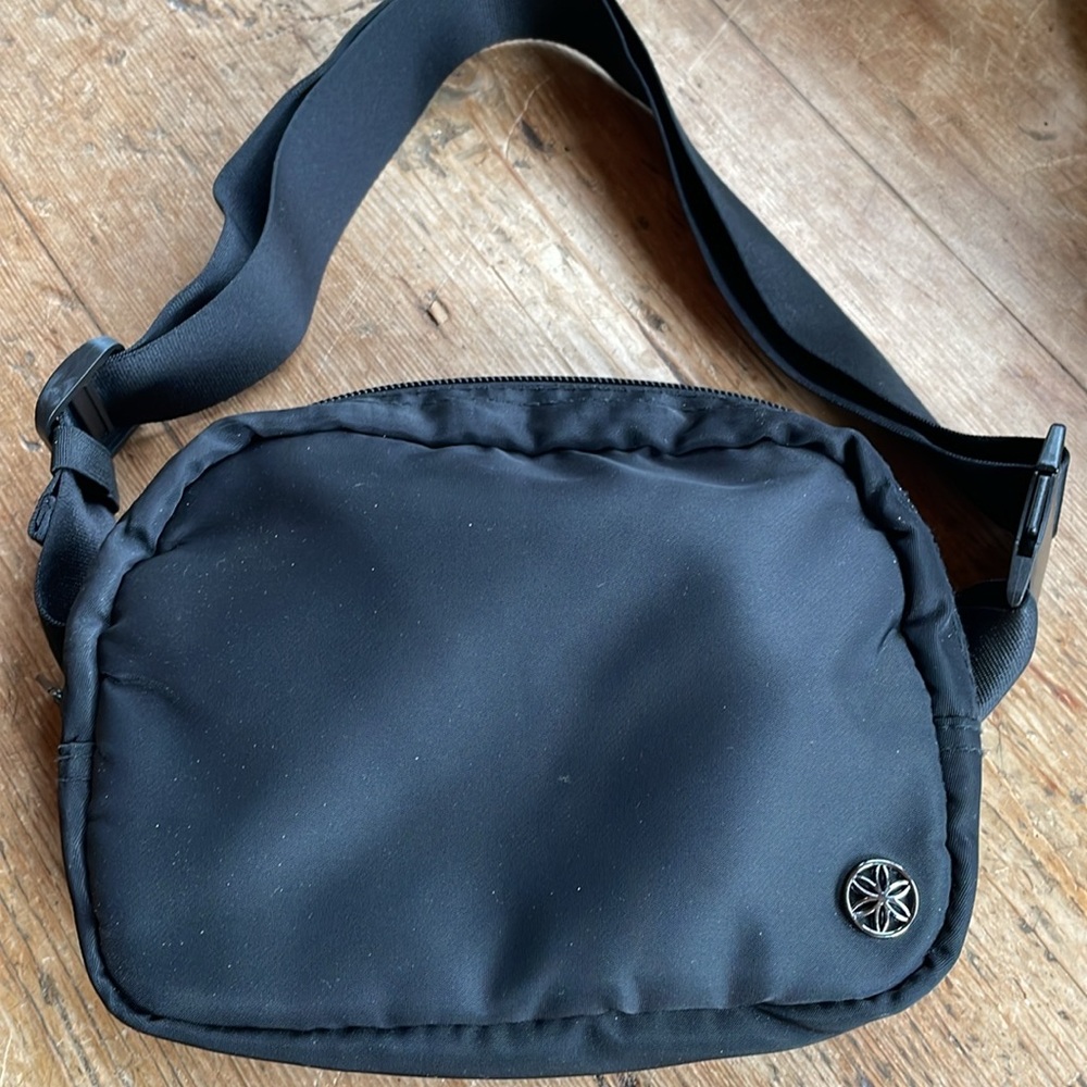 GAIAM waist pack/crossbody pack